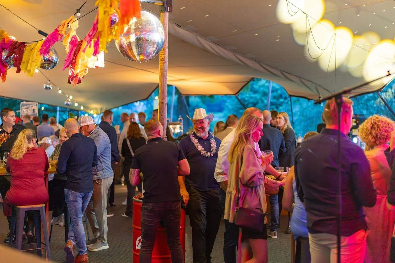 25 jaar 4Some door base-events, foto 3 van 8