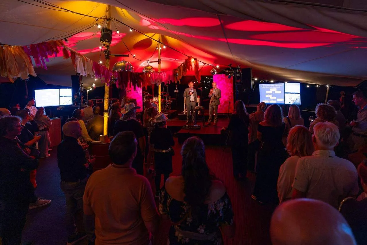 25 jaar 4Some door base-events, foto 7 van 8