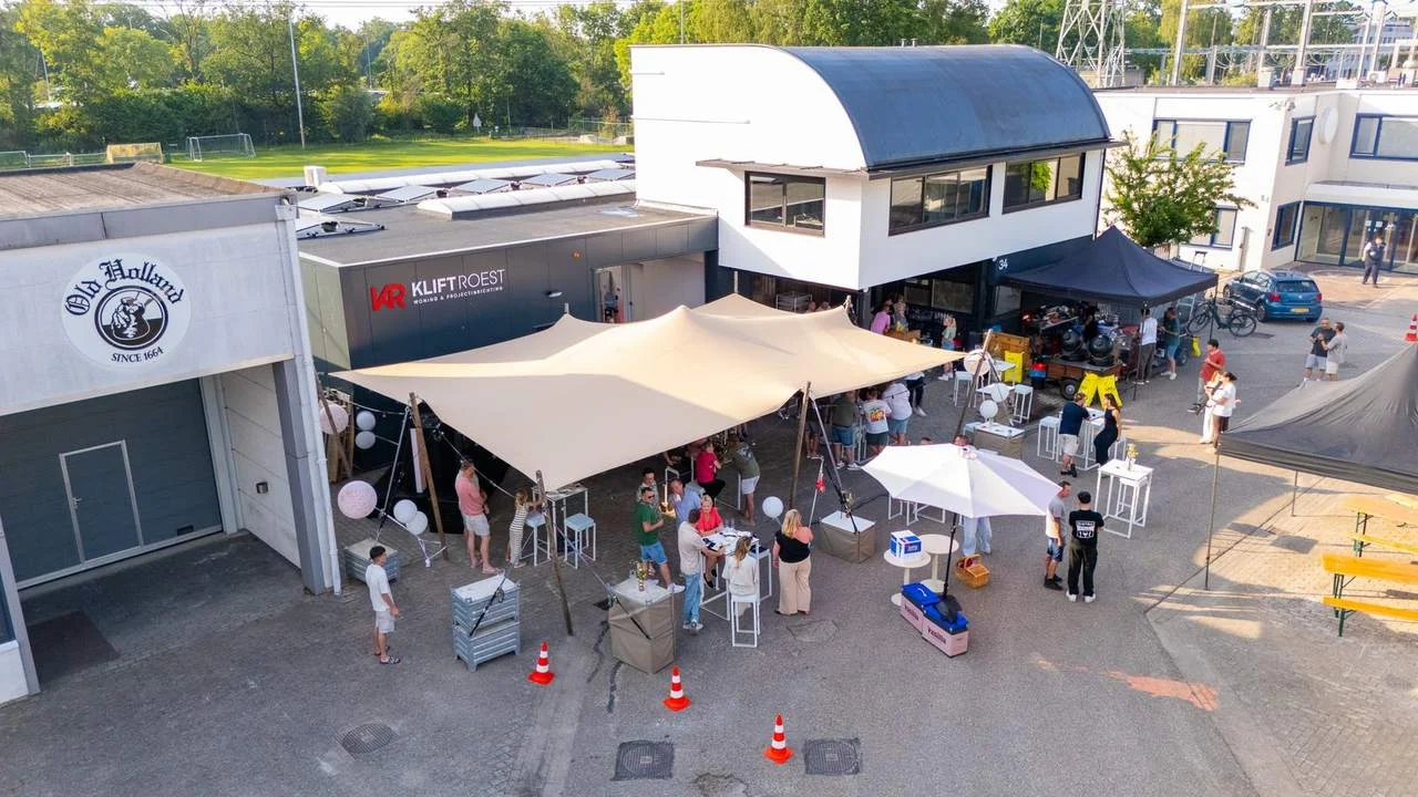 Opening Klift Roest door base-events, foto 1 van 6