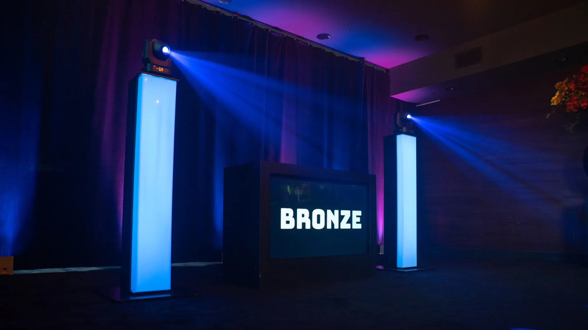 DJ show Bronze van base-events